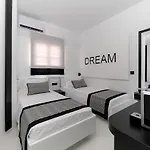 Divelia Bed & Breakfast 4*