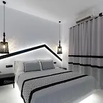 Divelia Bed & Breakfast 4*