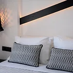 Divelia Bed & Breakfast 4*