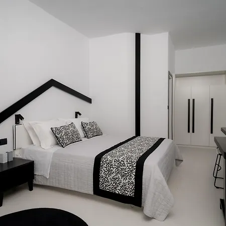 Bed & Breakfast Divelia Perissa (Santorini)