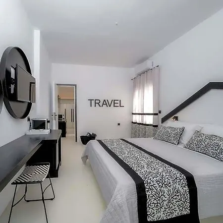 Oda ve Kahvaltı Divelia Perissa (Santorini)