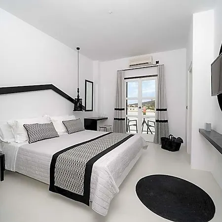 Divelia Oda ve Kahvaltı Perissa (Santorini)