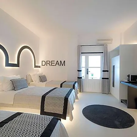 Oda ve Kahvaltı Divelia Perissa (Santorini)