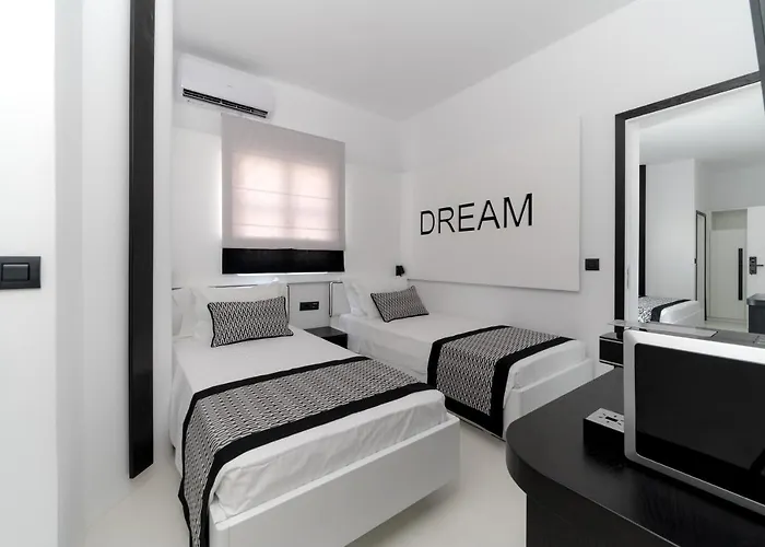 Divelia Bed & Breakfast 4*